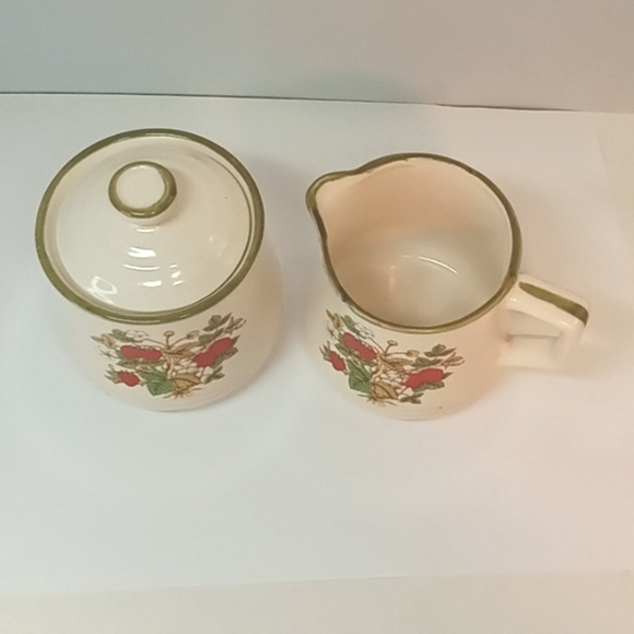 Vintage Retro strawberry design cream & sugar set, Made in Japan. No flaws - Picture 4 of 7